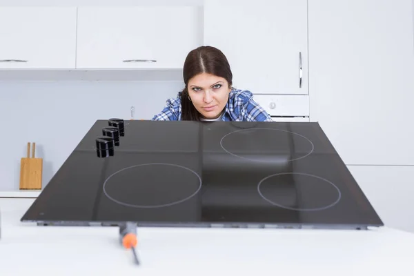 Encajar la cocina y el trabajo —  Fotos de Stock