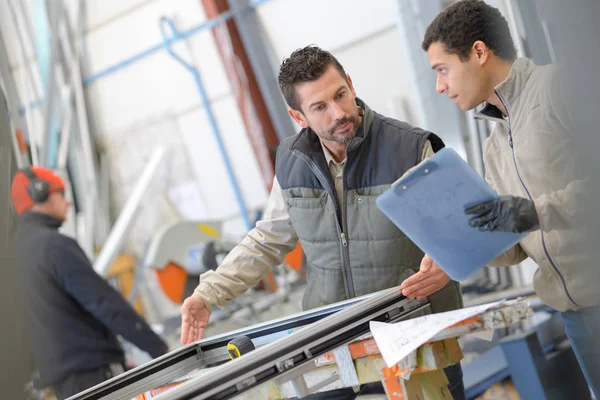 Glasfabrik mit Doppelverglasung — Stockfoto