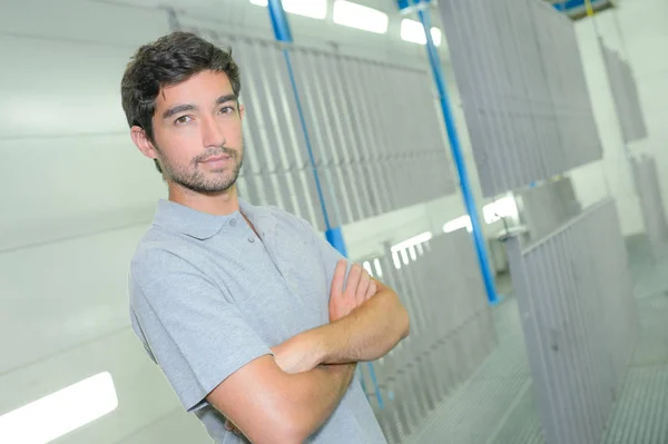 Posando con proyecto de instalación — Foto de Stock