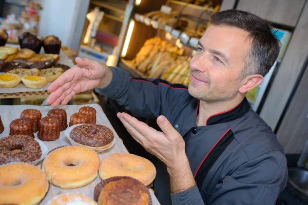 Proud pastry chef in his confectionnery — Stock Photo, Image