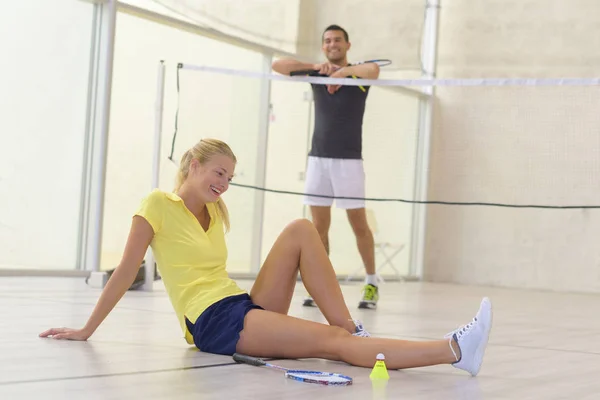 Professionele tennisspeelster gedaald op de rechtbank — Stockfoto