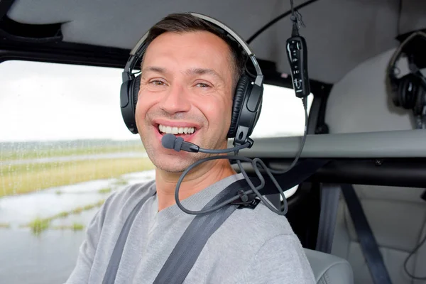 Piloto de helicóptero e homem — Fotografia de Stock