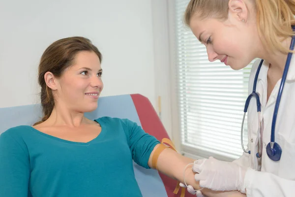 Female doctor taking blood pressure — Stock Photo, Image