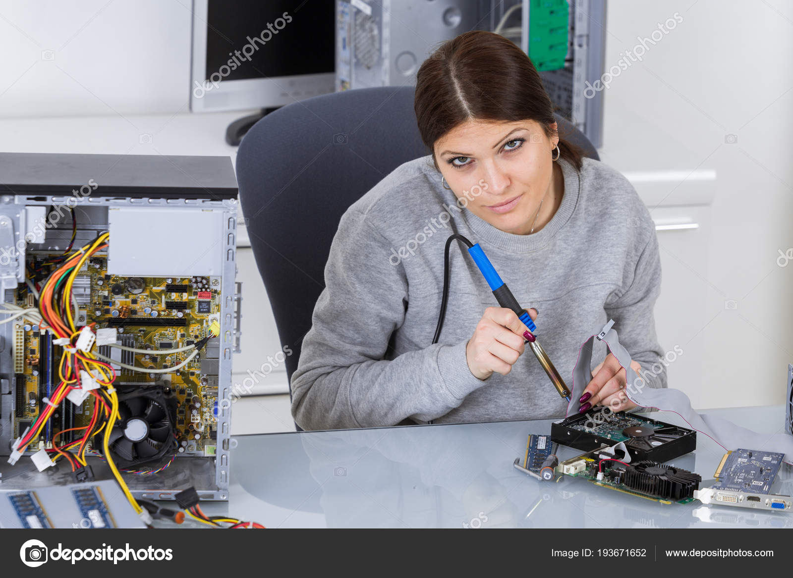 Woman soldering iron Portrait of woman using soldering iron — Stock