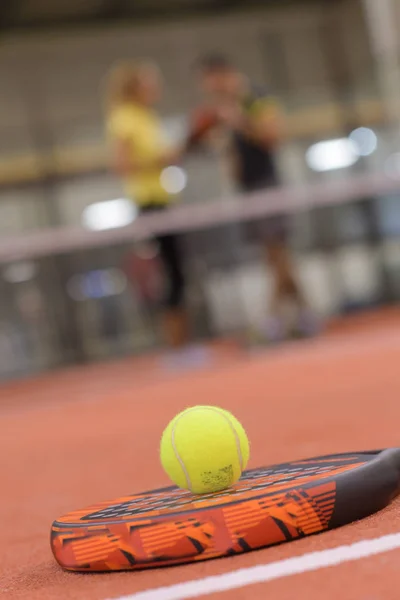 Padel テニス ラケットとボール — ストック写真