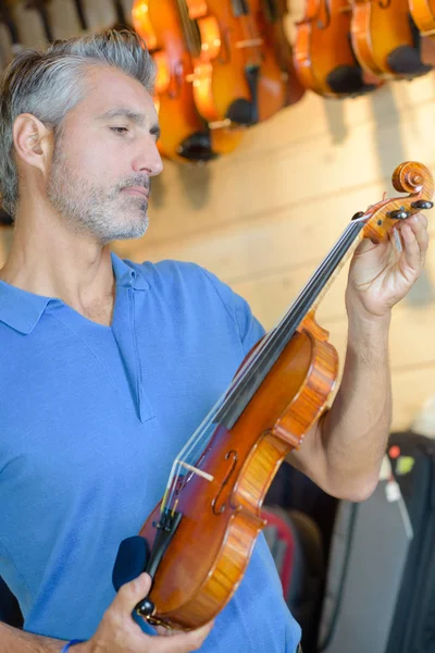 Fabricação de violinos e luthier — Fotografia de Stock