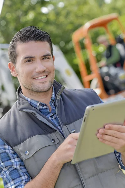 Foreman holding a tablet computer — Stock Photo, Image