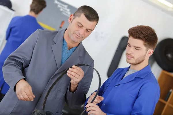 De jeugd te onderwijzen en leren — Stockfoto