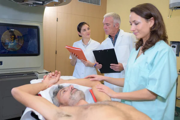 Patient having a scan — Stock Photo, Image