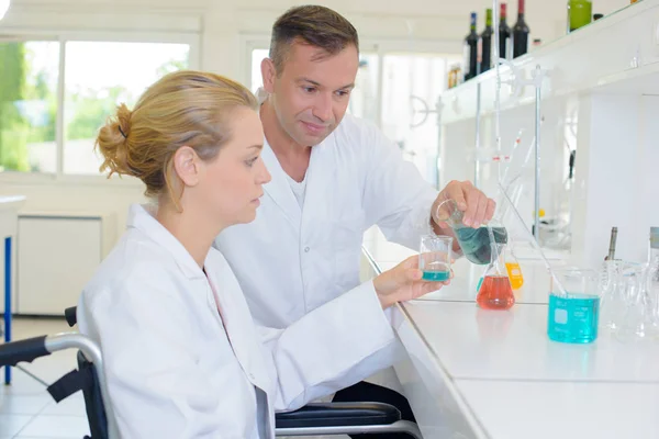 Mixing the liquids and man — Stock Photo, Image