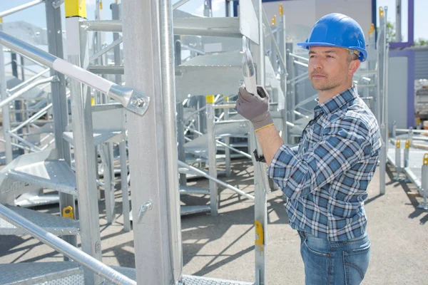 Travailleur sur le chantier — Photo