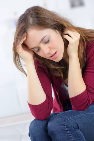 Meisje met migraine en migraine — Stockfoto