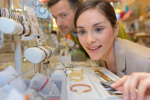 Lovers choosing jewellery at the mall — Stock Photo, Image