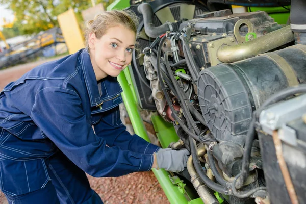 Lady adjusting engine component — Stock Photo, Image