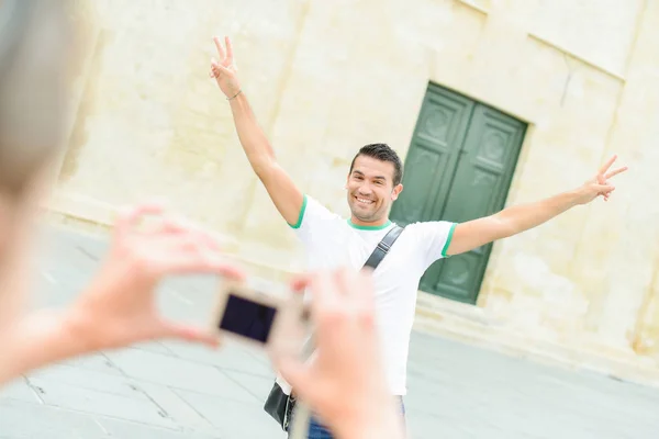 Coppia giocosa e fratello — Foto Stock