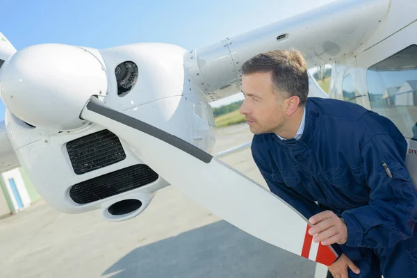 Hélice de contrôle mécanique sur avion — Photo