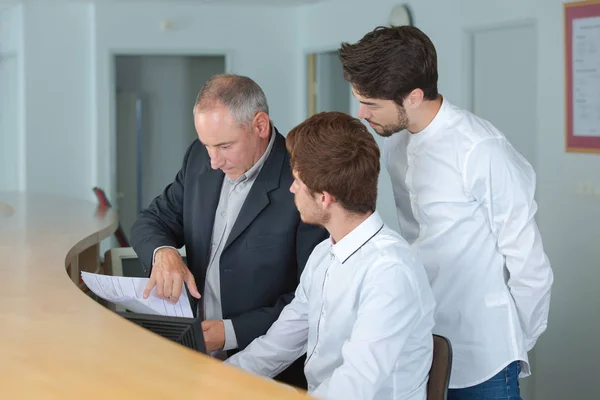 Mitarbeiter im Hotel — Stockfoto