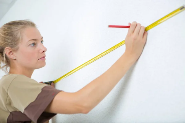 Misurare la parete e il lavoro — Foto Stock