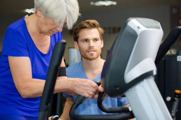 Female senior getting ready to race competition — Stock Photo, Image