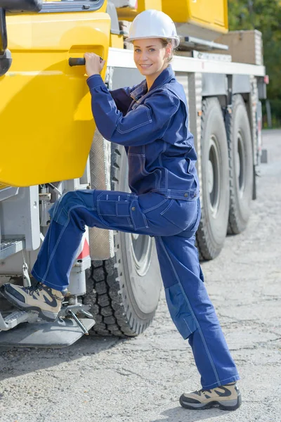 Truckföraren hiss och hydrauliska — Stockfoto