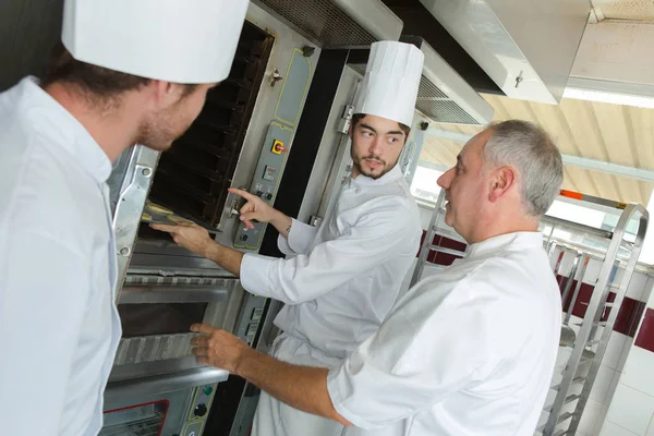 Fırın sıcaklığı ve iş — Stok fotoğraf