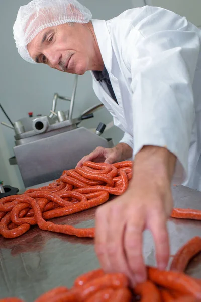 A butcher is making sausages — Stock Photo, Image