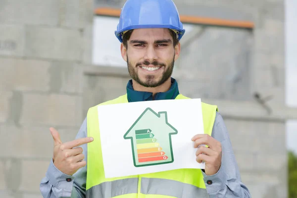 A builder showing energy chart — Stock Photo, Image