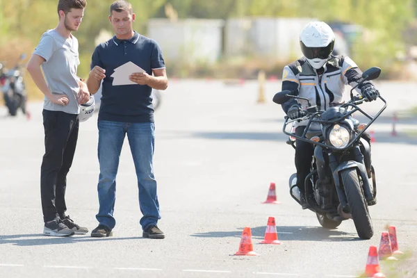 Motorradschulung im Gange — Stockfoto