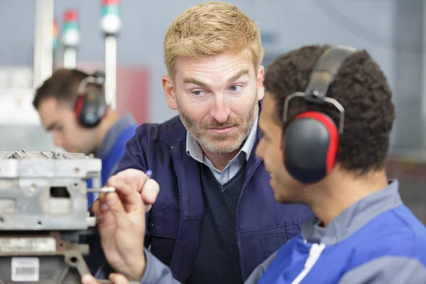 Portrait of an apprentice learning — Stock Photo, Image