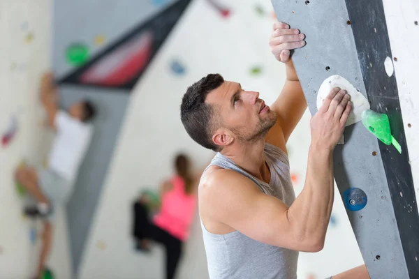 Fitness extreme sport bouldering people and healthy lifestyle concept — Stock Photo, Image