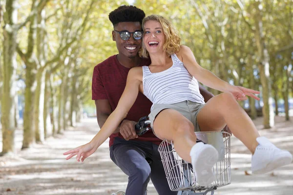 Portrait of a mixed couple on a bicycle outdoors — Stockfoto