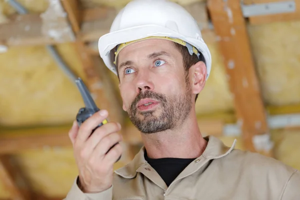 Male builder in hardhat with walkie talkie — Stock Photo, Image