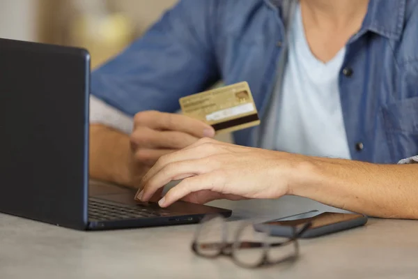 Online-Shopping im Internet-Konzept — Stockfoto