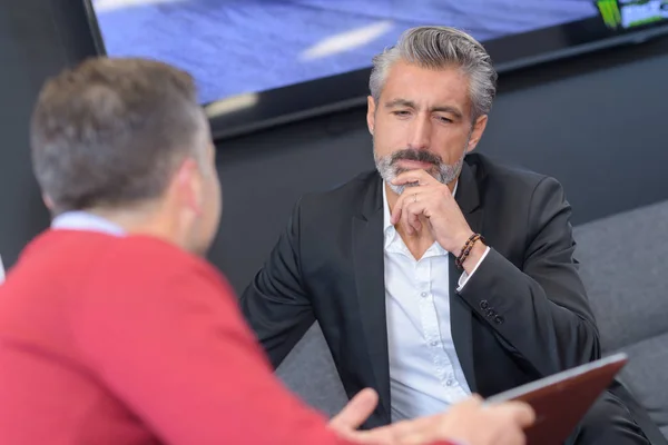 Businessmen meeting up for a project — Stock Photo, Image