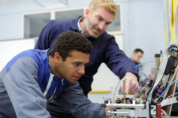 Portrait of workers in a machine — Stock Photo, Image