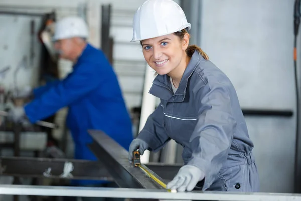 Metallrahmenindustrie und Metall — Stockfoto