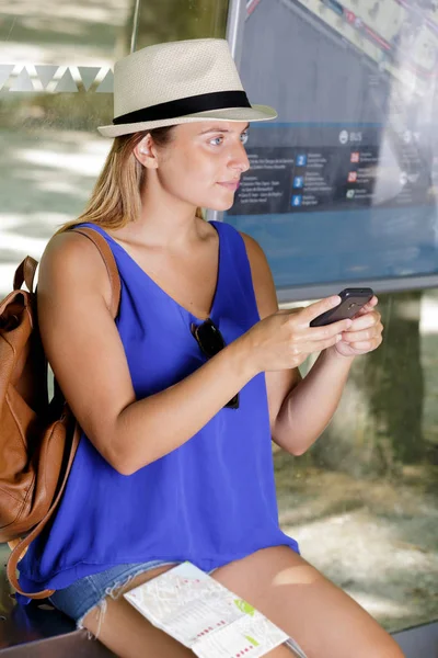 Woman get the air ticket on smart phone in airport — Stock Photo, Image