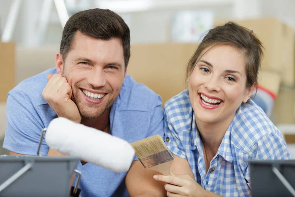 A happy couple painting their house — Stock Photo, Image