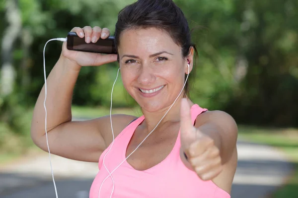 Portrait of a sportswoman with thumb up — Stock Photo, Image