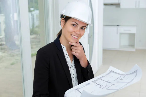 Portrait of a technician indoors — Stockfoto