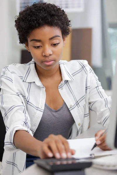 Moderna Donna Affari Che Lavora Ufficio — Foto Stock