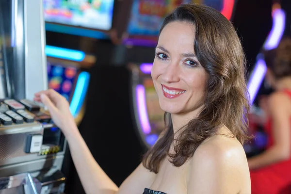 Une Femme Dans Casino Souriant — Photo