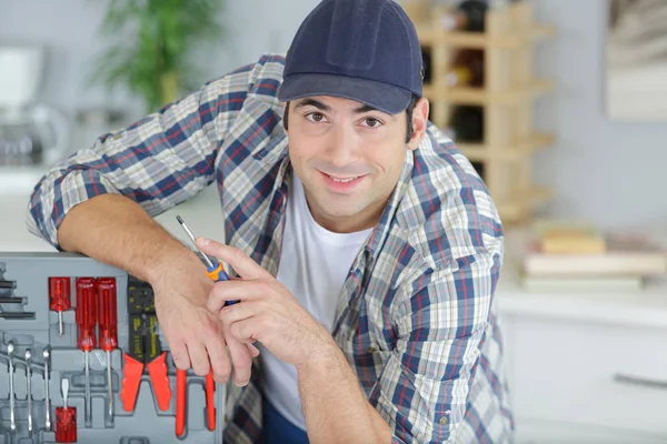 Hombre Feliz Con Herramientas Una Caja — Foto de Stock