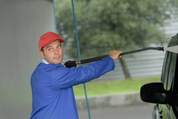 Handenarbeid Schoonmaken Auto Met Jet Sproeier Tankstation — Stockfoto