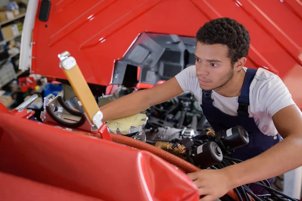 Automechanické Opravy Motoru Nákladního Automobilu — Stock fotografie