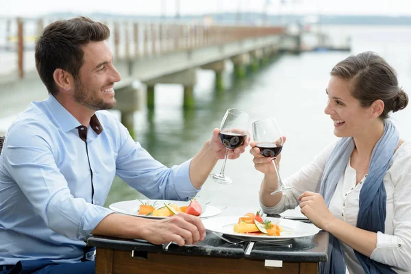 Glückliches Paar Beim Romantischen Abendessen Freien — Stockfoto