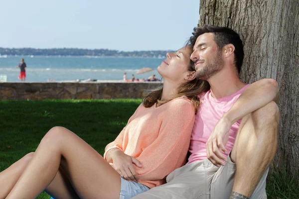 Couple Relaxing Beach — Stock Photo, Image