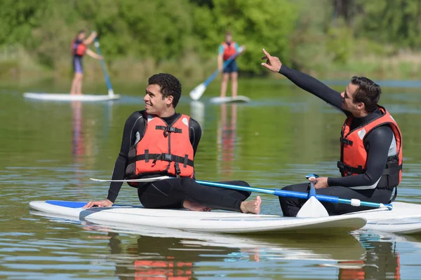 Stand Paddle Gruppe Auf Dem Meer — Stockfoto