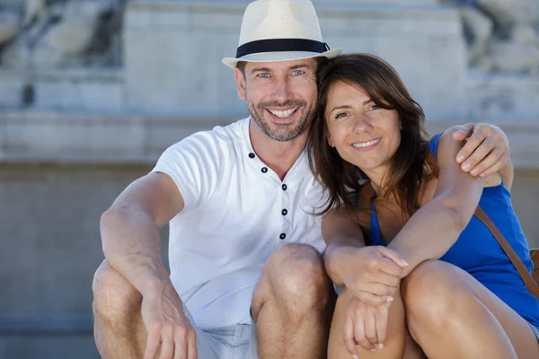 Young Couple Posing Picture While Resting — Stock Photo, Image