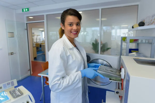 Femme Spécialiste Travail Dans Usine Production — Photo